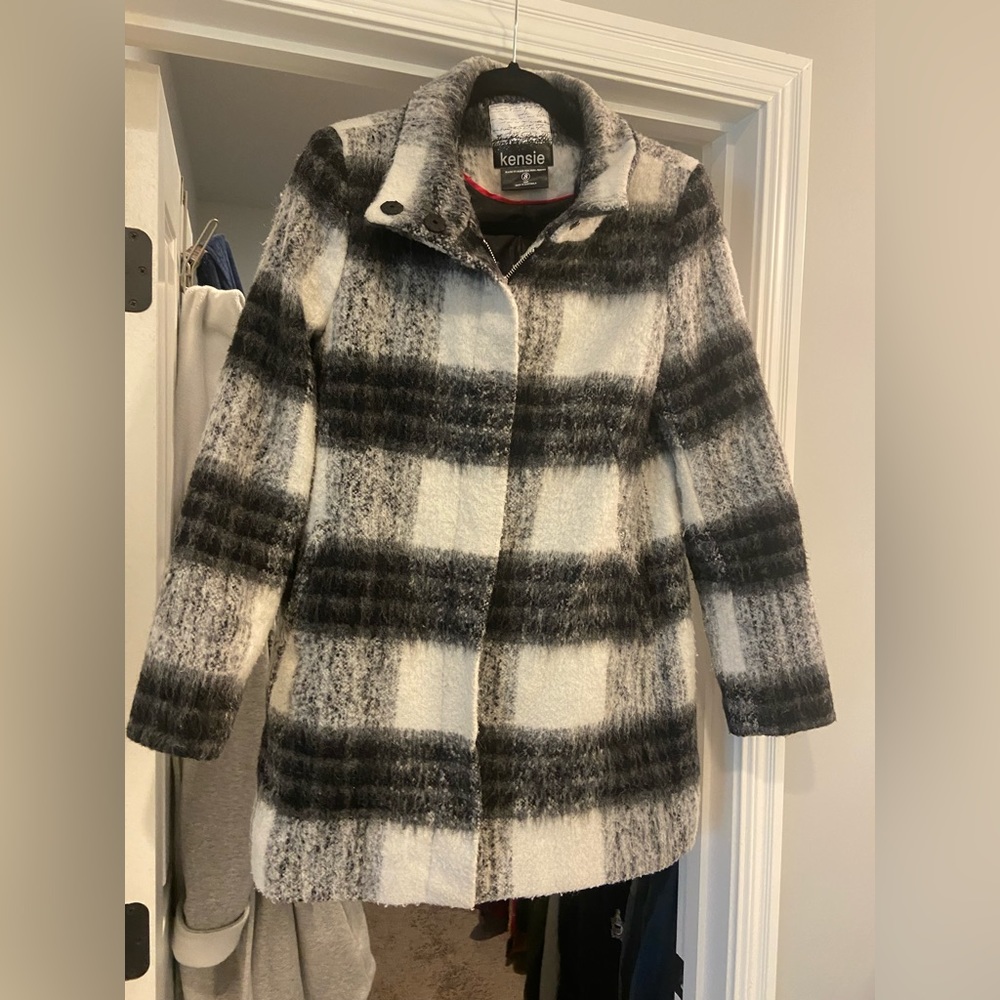 Black and white Kensie jacket